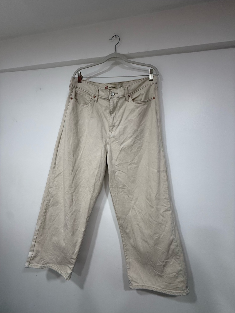 Signature by Levi Strauss Cream High-Rise Loose Crop Jeans